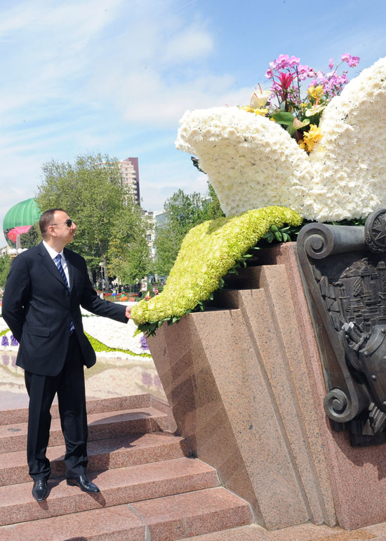 Azerbaijani President and his spouse join flower festival (PHOTOS)