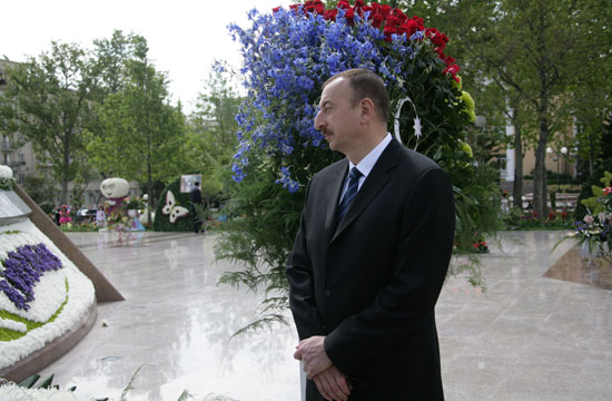 Azerbaijani President and his spouse join flower festival (PHOTOS)