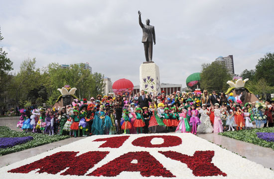 Azerbaijani President and his spouse join flower festival (PHOTOS)