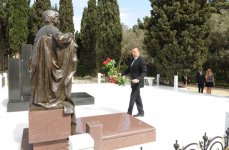 Azerbaijani President and his spouse visit tomb of National Leader Heydar Aliyev (UPDATE) (PHOTOS)