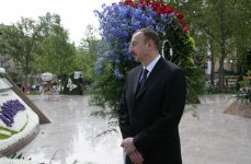 Azerbaijani President and his spouse join flower festival (PHOTOS)