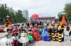 Azerbaijani President and his spouse join flower festival (PHOTOS)