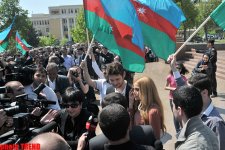 Winners of  Eurovision Song Contest 2011 laid flowers at monument to Heydar Aliyev (PHOTO)