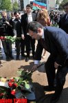 Winners of  Eurovision Song Contest 2011 laid flowers at monument to Heydar Aliyev (PHOTO)