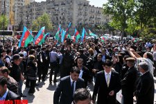 Winners of  Eurovision Song Contest 2011 laid flowers at monument to Heydar Aliyev (PHOTO)