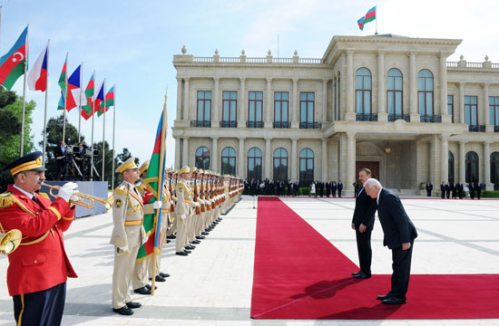 Czech President officially welcomed to Azerbaijan (PHOTO)