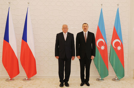 Czech President officially welcomed to Azerbaijan (PHOTO)