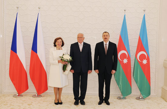 Czech President officially welcomed to Azerbaijan (PHOTO)