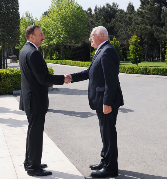 Czech President officially welcomed to Azerbaijan (PHOTO)