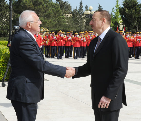 Czech President officially welcomed to Azerbaijan (PHOTO)