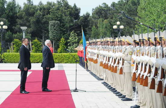Czech President officially welcomed to Azerbaijan (PHOTO)