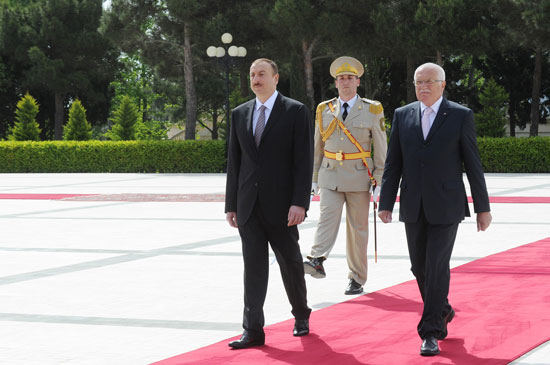Czech President officially welcomed to Azerbaijan (PHOTO)