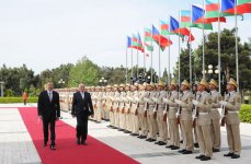 Czech President officially welcomed to Azerbaijan (PHOTO)