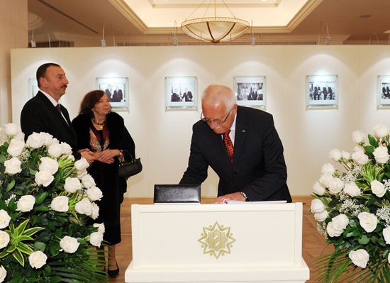 Czech President visits Heydar Aliyev Foundation (PHOTOS)