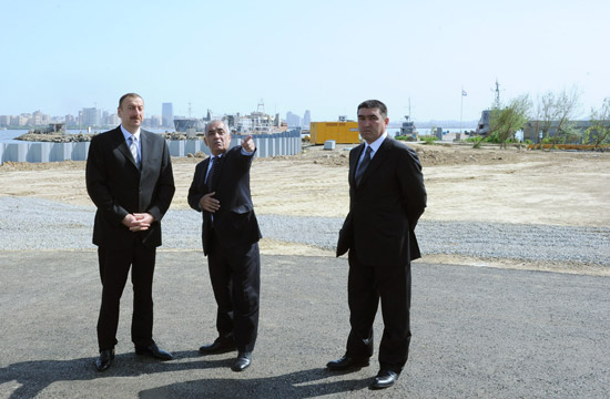 Azerbaijani President Familiarizes himself with Ongoing Improvement and Construction Works Around State Flag Square (PHOTO)