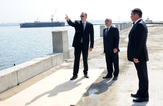 Azerbaijani President Familiarizes himself with Ongoing Improvement and Construction Works Around State Flag Square (PHOTO)