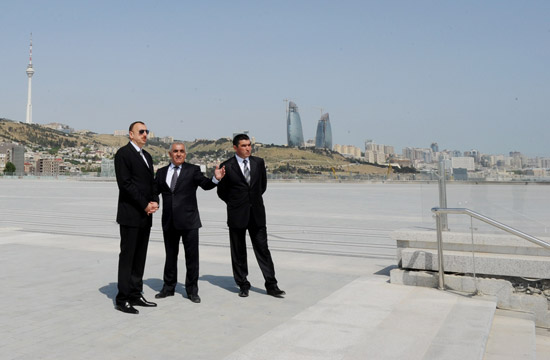 Azerbaijani President Familiarizes himself with Ongoing Improvement and Construction Works Around State Flag Square (PHOTO)