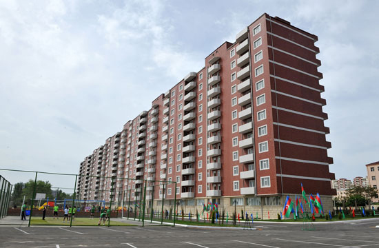 President Ilham Aliyev inaugurates residential complex for border guards (PHOTO)