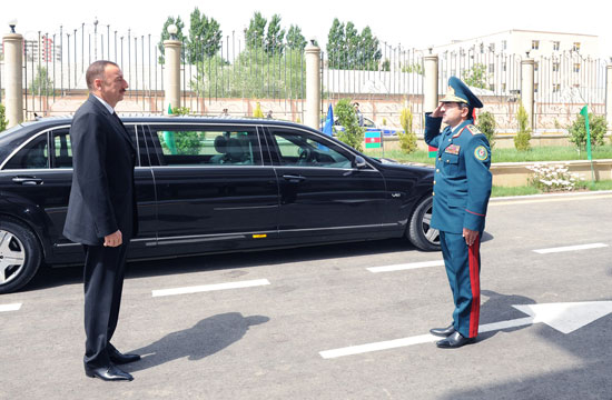 President Ilham Aliyev inaugurates residential complex for border guards (PHOTO)