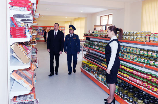 President Ilham Aliyev inaugurates residential complex for border guards (PHOTO)