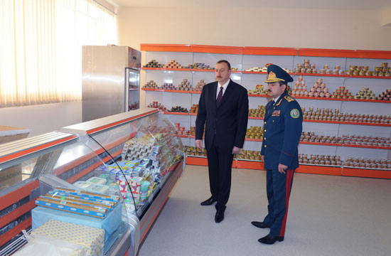 President Ilham Aliyev inaugurates residential complex for border guards (PHOTO)
