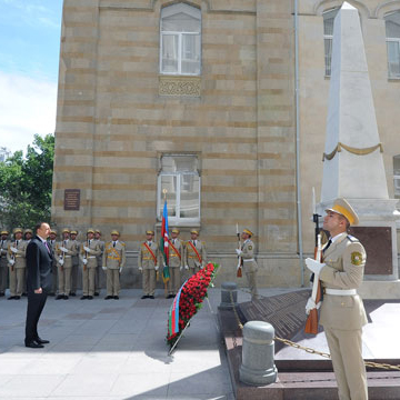 Azerbaijani President visits monument to Azerbaijan Democratic Republic (PHOTO)