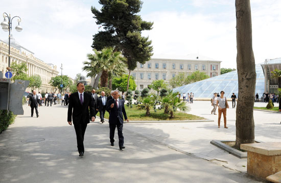 Azerbaijani President visits monument to Azerbaijan Democratic Republic (PHOTO)