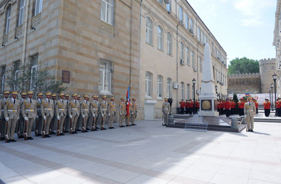 Azerbaijani President visits monument to Azerbaijan Democratic Republic (PHOTO)