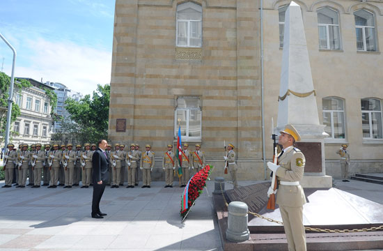 Azerbaijani President visits monument to Azerbaijan Democratic Republic (PHOTO)