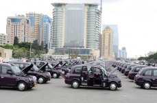 Azerbaijani President inspects new Baku cabs (PHOTO)