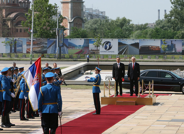Azerbaijani President officially welcomed to Belgrade  (PHOTO)