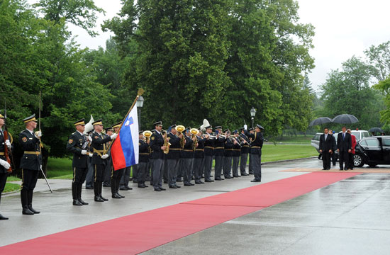 Azerbaijani President officially welcomed to Slovenia (PHOTO)