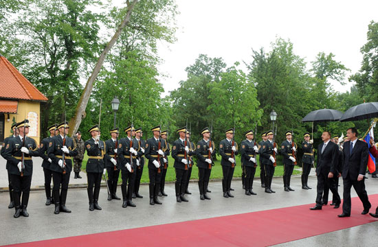 Azerbaijani President officially welcomed to Slovenia (PHOTO)