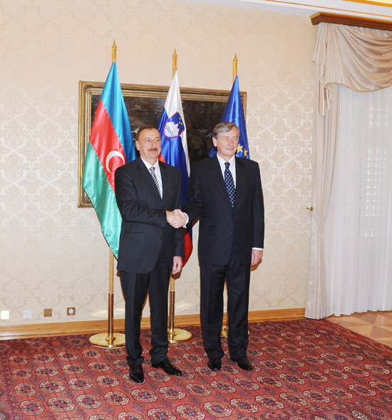 Azerbaijani President officially welcomed to Slovenia (PHOTO)