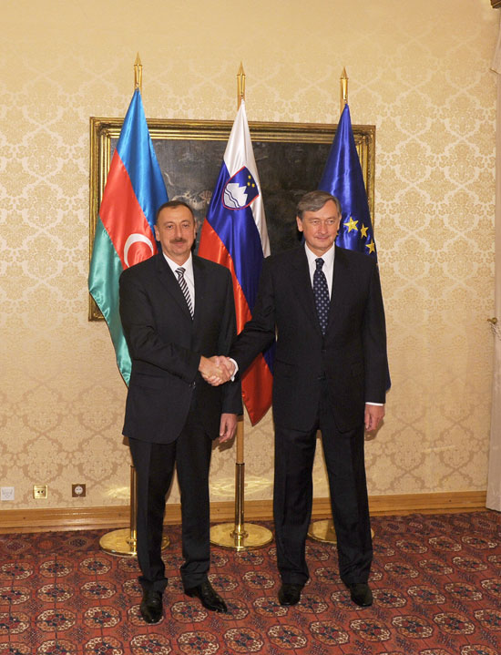 Azerbaijani President officially welcomed to Slovenia (PHOTO)