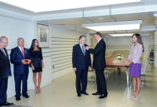 President Ilham Aliyev hands out Dostlug order and Taraggi medal to public figures (PHOTO)