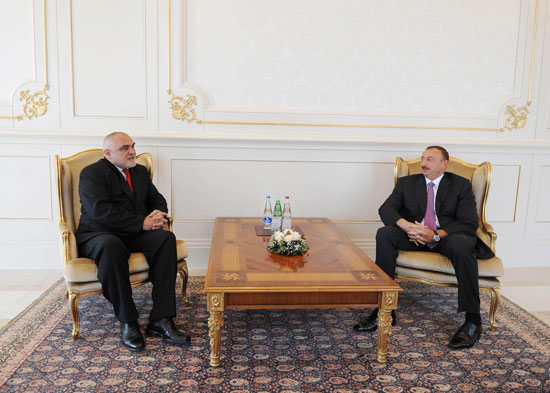 Azerbaijani President receives Romania`s outgoing ambassador  (PHOTO)