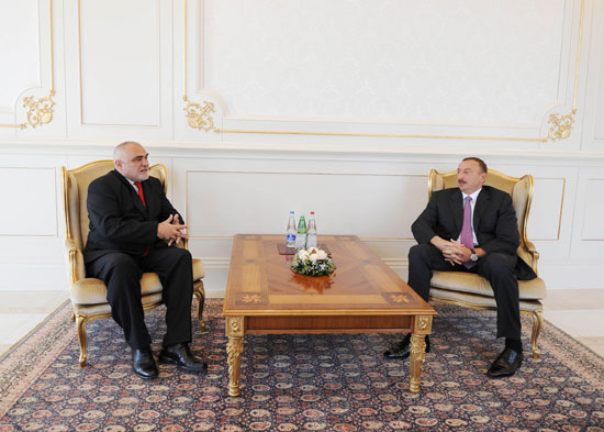 Azerbaijani President receives Romania`s outgoing ambassador  (PHOTO)