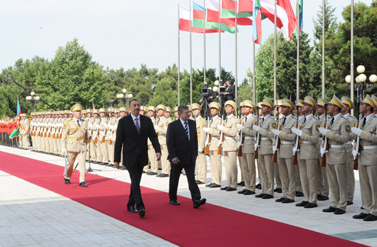 Polish President officially welcomed to Azerbaijan (PHOTO)