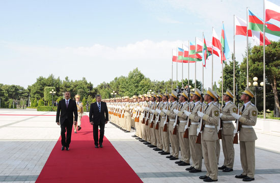 Polish President officially welcomed to Azerbaijan (PHOTO)