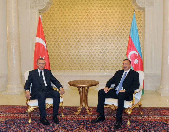 Azerbaijani President, Turkish Premier meet in private  (PHOTO)