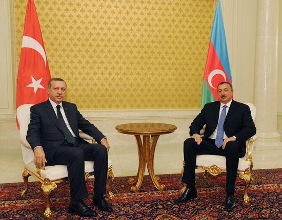 Azerbaijani President, Turkish Premier meet in private  (PHOTO)