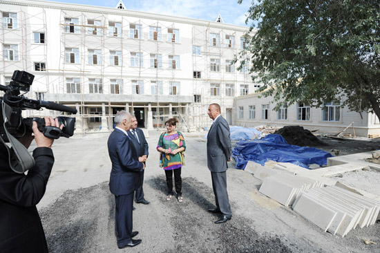 Azerbaijani President inspects repair and reconstruction work at schools in Baku (PHOTO)