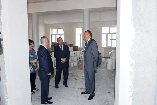 Azerbaijani President inspects repair and reconstruction work at schools in Baku (PHOTO)
