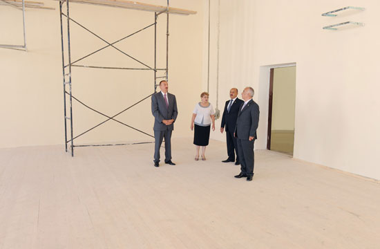Azerbaijani President inspects reconstruction of school No160 in Baku (PHOTO)