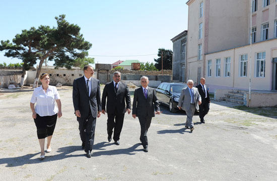 Azerbaijani President inspects reconstruction of two schools and kindergarten in Baku (PHOTO)