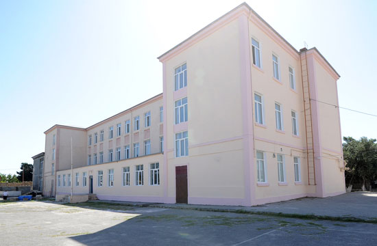 Azerbaijani President inspects reconstruction of two schools and kindergarten in Baku (PHOTO)