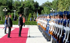 Montenegrin President officially welcomed to Azerbaijan (PHOTO)
