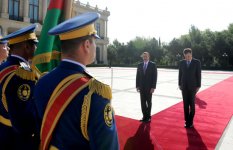 Montenegrin President officially welcomed to Azerbaijan (PHOTO)