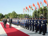 Montenegrin President officially welcomed to Azerbaijan (PHOTO)
